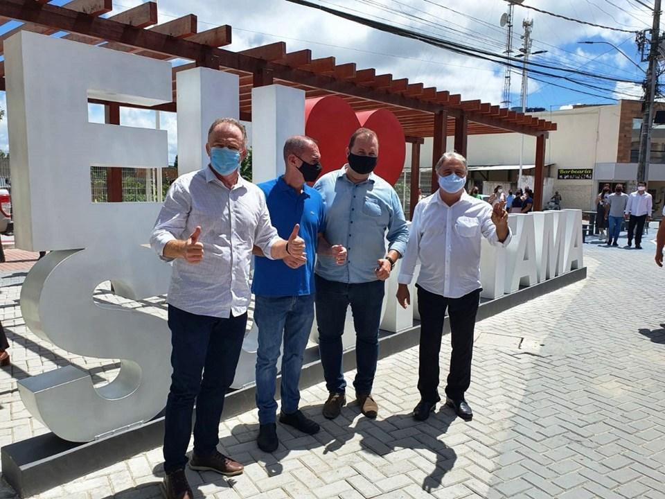 Casagrande faz entregas e visita obras em Sooretama