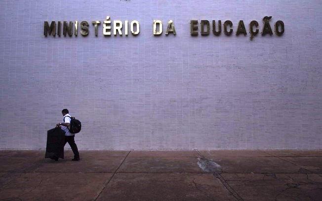 MEC vai vetar artigo que libera ensino remoto até fim de 2021