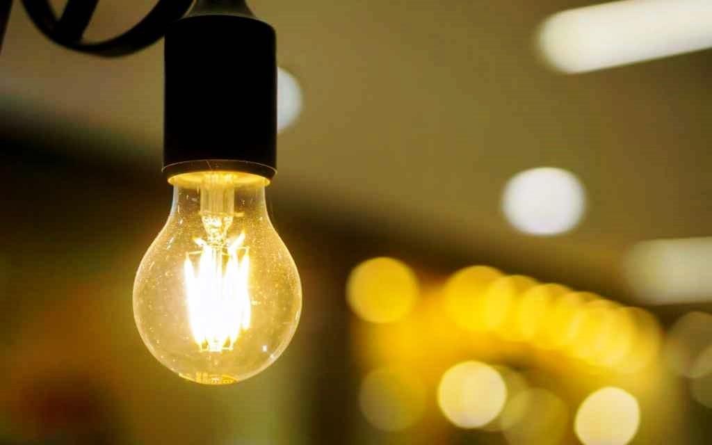 Conta de luz fica mais cara a partir desta terça-feira (1º), decide Aneel