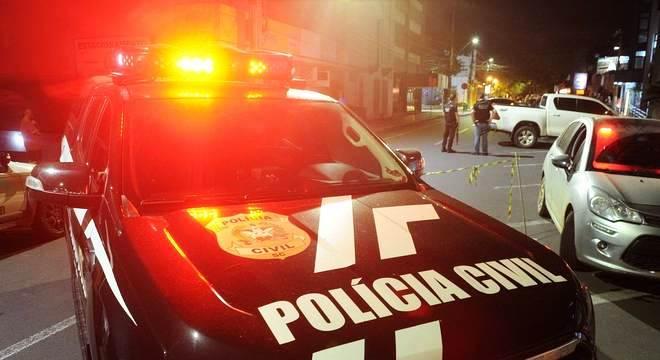 Polícia encontra 10 carros abandonados por quadrilha, em Criciúma (SC)