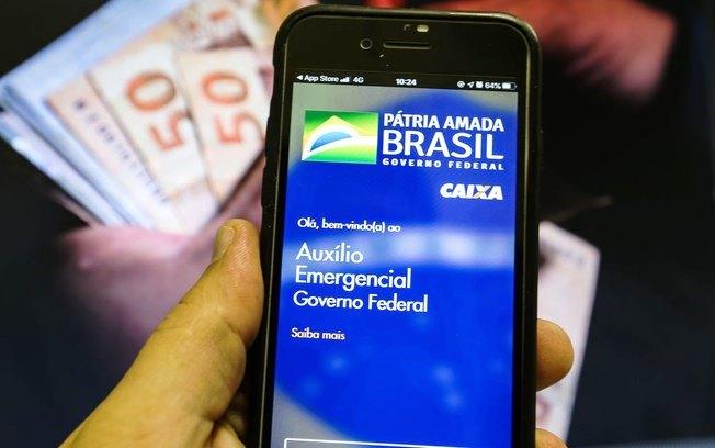 Governo cobrará auxílio emergencial indevido de 2,6 milhões de pessoas por SMS