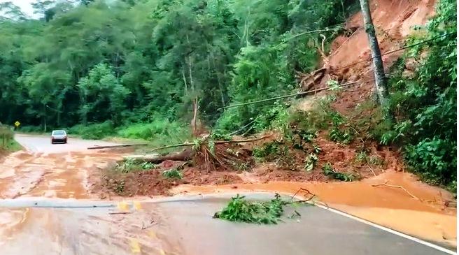 Rio sobe seis metros e cerca de 180 pessoas ficam desalojadas em Castelo