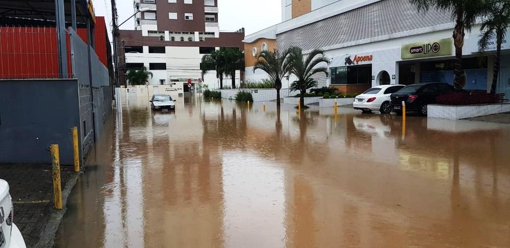 Chuva forte em SC deixa sete mortos no Vale do Itajaí, diz Defesa Civil; há desaparecidos