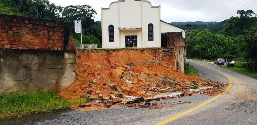 Chuva forte em SC deixa sete mortos no Vale do Itajaí, diz Defesa Civil; há desaparecidos