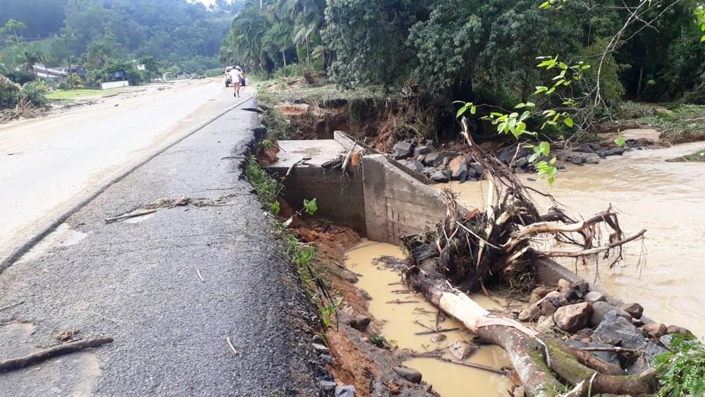 Chuva forte em SC deixa sete mortos no Vale do Itajaí, diz Defesa Civil; há desaparecidos