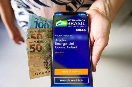 Saque do auxílio emergencial é liberado a 6,5 milhões neste sábado (19)