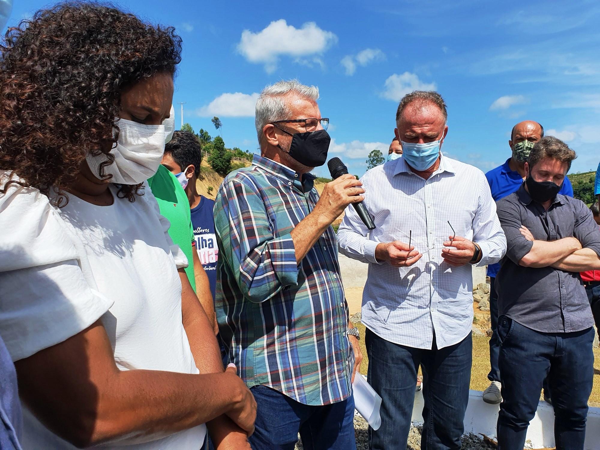 Casagrande inaugura Barragem Caximbau e visita obras do espaço multiesportivo, em Jaguaré