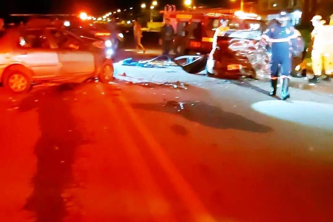 Três pessoas morrem em grave acidente de carro na BR-262 nessa sexta-feira (25)