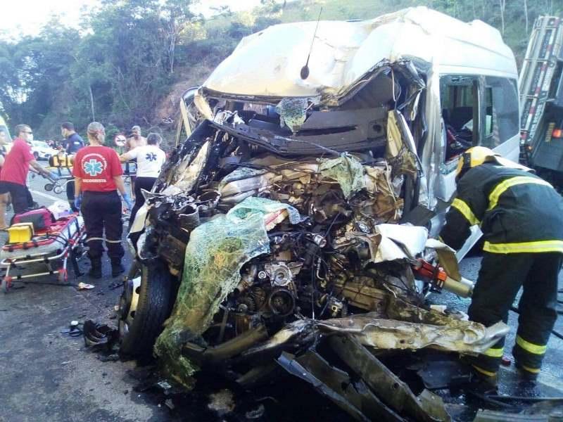 Acidente deixa ao menos 23 feridos na BR-101, em Anchieta (ES)