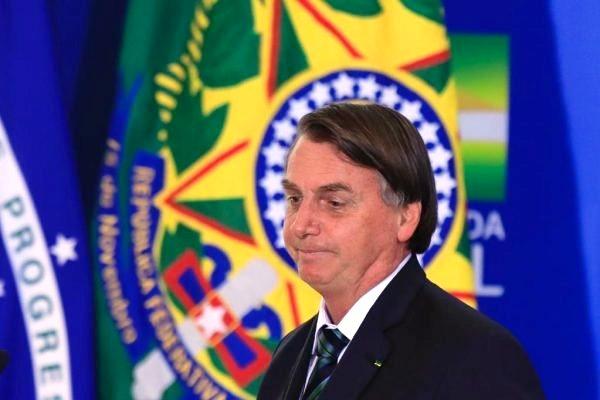 Bolsonaro assina MP com limite de renda para beneficiários do BPC