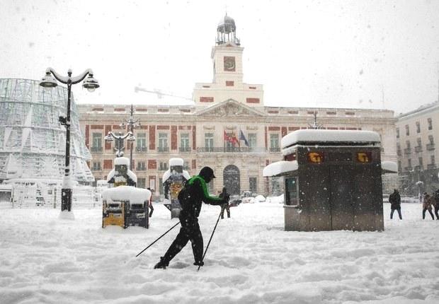 Tempestade de neve deixa ao menos quatro mortos na Espanha