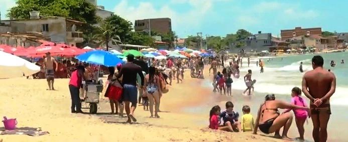 Banhistas se aglomeram nas praias do litoral do ES, mesmo durante a pandemia