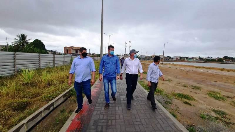 Casagrande visita Pinheiros e Pedro Canário e autoriza realização de obras