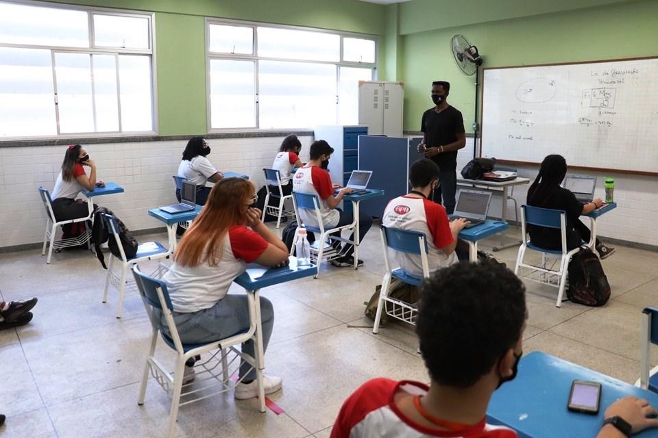 Sedu abre cadastro para Carga Horária Especial a professores efetivos, no ES