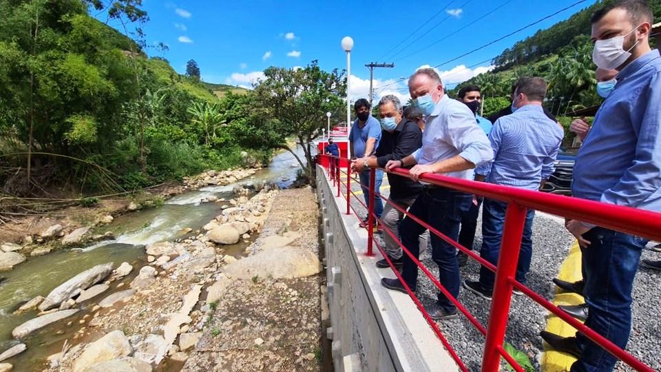 Casagrande retorna à Iconha para visitar obras de reconstrução