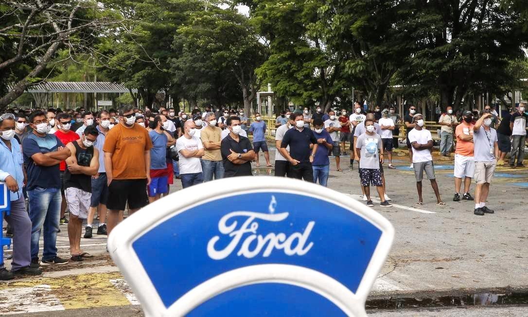 Ford chama trabalhadores de volta para produzir peças de reposição, após anunciar demissão