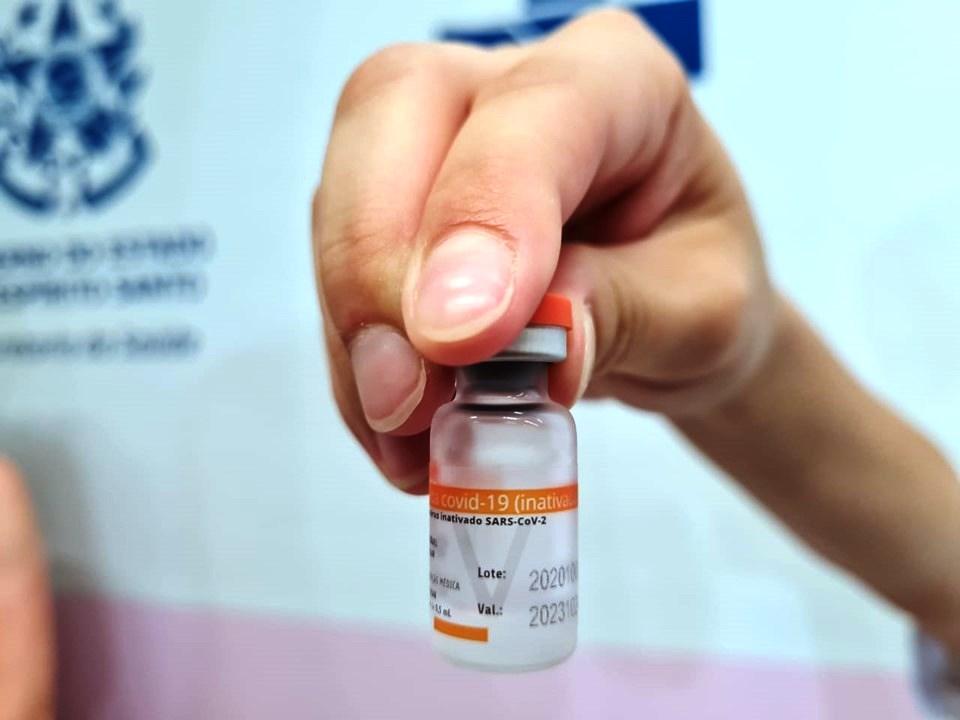 Nova remessa com mais de 16 mil doses da CoronaVac chega ao Espírito Santo