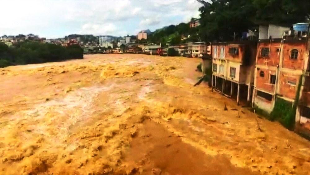 Um ano após enchente, moradores e comerciantes do Sul do ES lutam para se reerguer