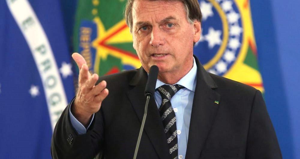 Governo apoia aquisição de 33 milhões de doses da AstraZeneca por empresas, diz Bolsonaro