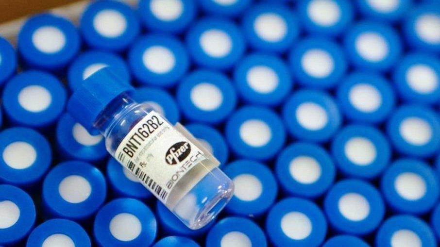 Pfizer diz que ainda negocia com governo, mas descarta vender vacinas a empresas