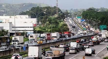 Petroleiros apoiam caminhoneiros em ato contra preço do combustível