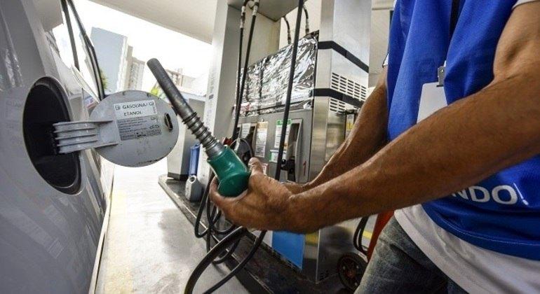 Preço da gasolina pode subir até 12% nos próximos 15 dias