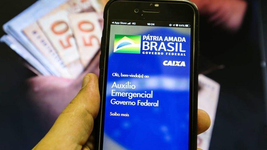 Auxílio emergencial pode voltar por R$ 250, diz Guedes