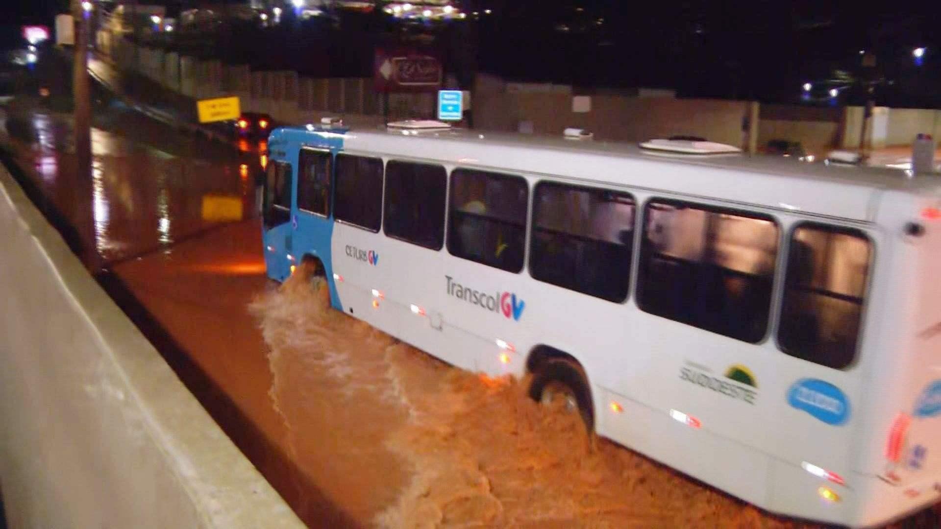 Chuva causa alagamentos na Grande Vitória e no interior do ES