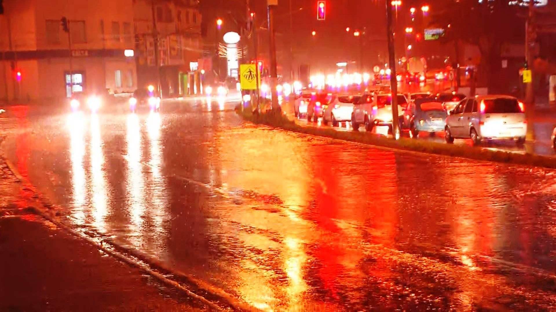 Chuva causa alagamentos na Grande Vitória e no interior do ES