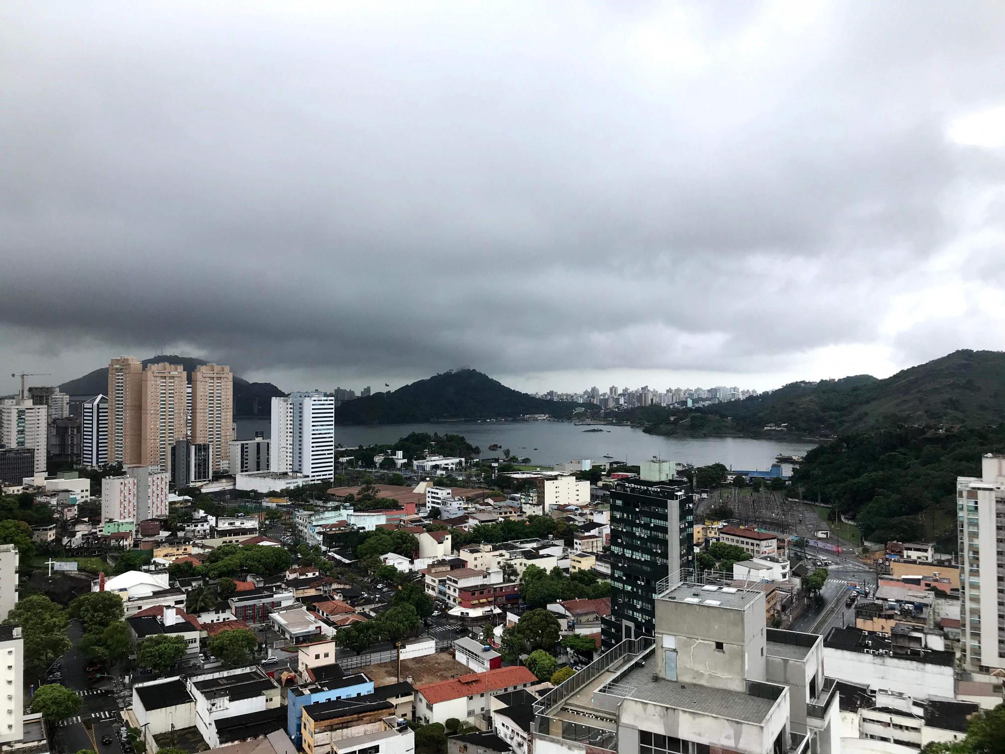 Alerta para mais chuva forte e raios a partir desta quinta-feira (18) no Espírito Santo