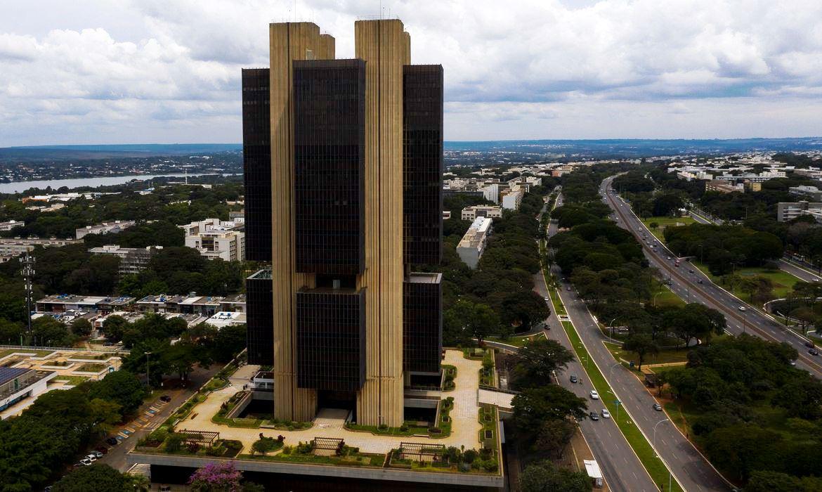 Bolsonaro sanciona projeto que dá autonomia ao Banco Central