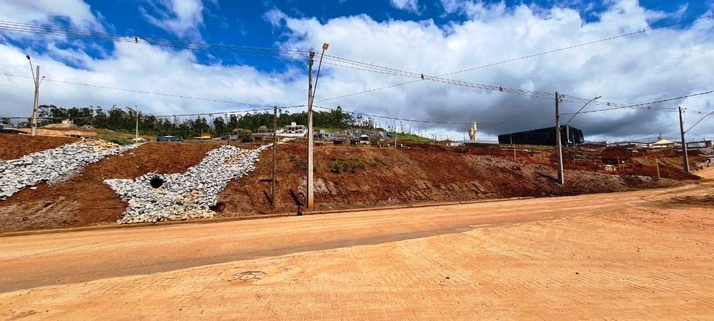 Prazo vence, e Renova não entrega casas para vítimas da tragédia de Mariana