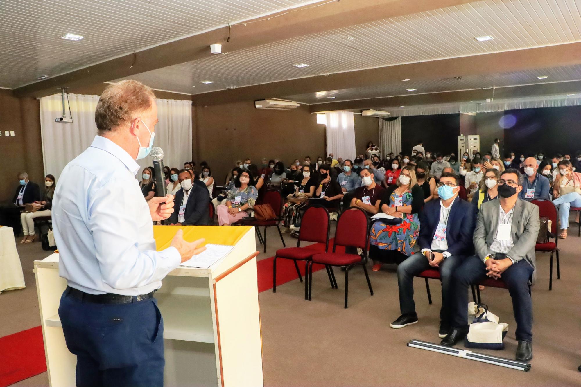 Casagrande participa de abertura do seminário de acolhimento dos gestores municipais de saúde