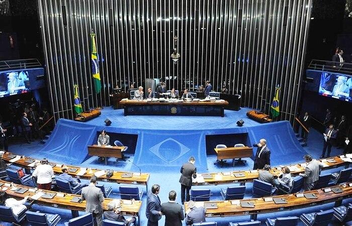 Senado aprova texto-base em 1º turno; proposta viabiliza auxílio emergencial