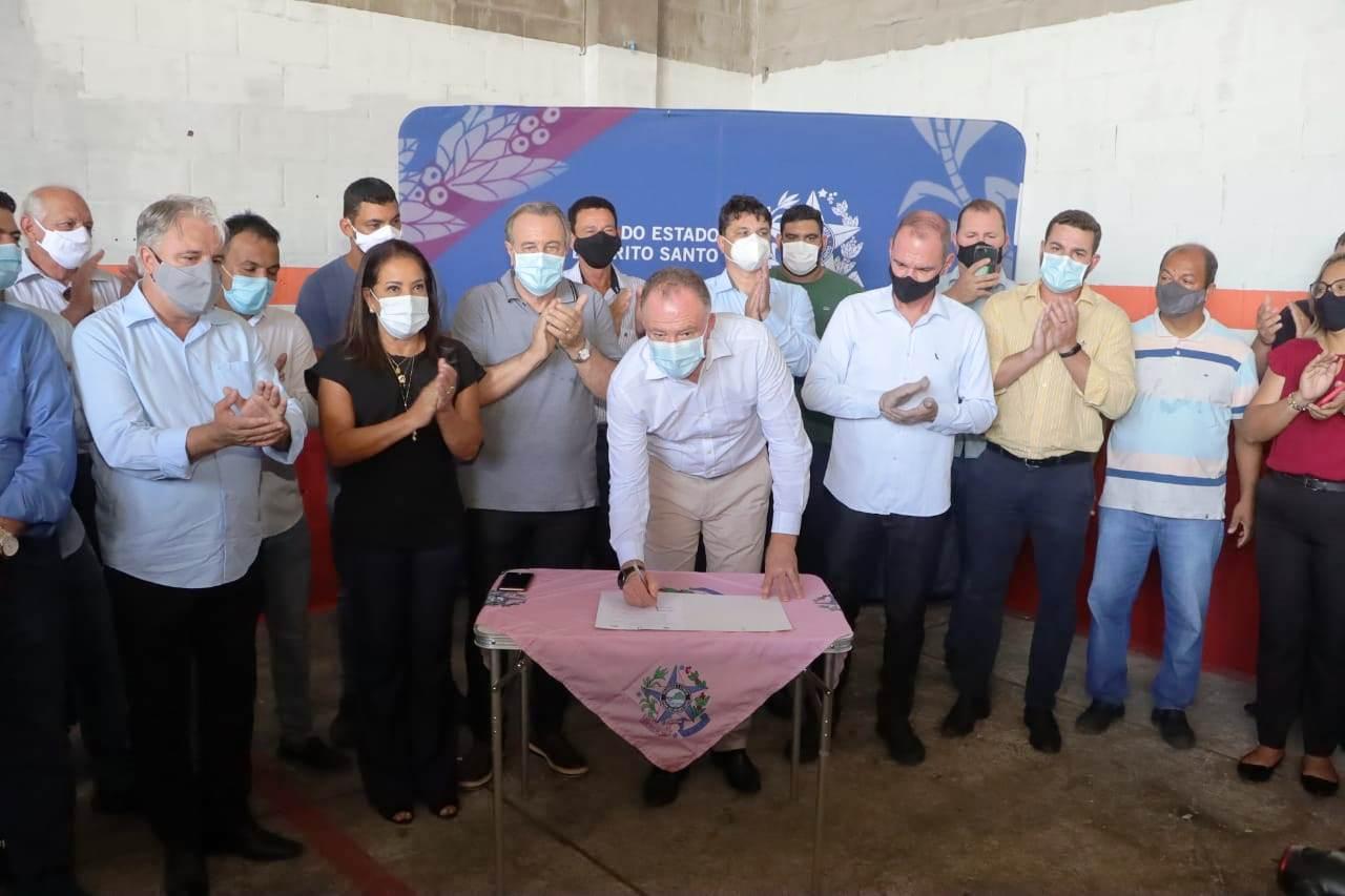 Casagrande inaugura base do SAMU 192 e autoriza reforma de escola em Sooretama