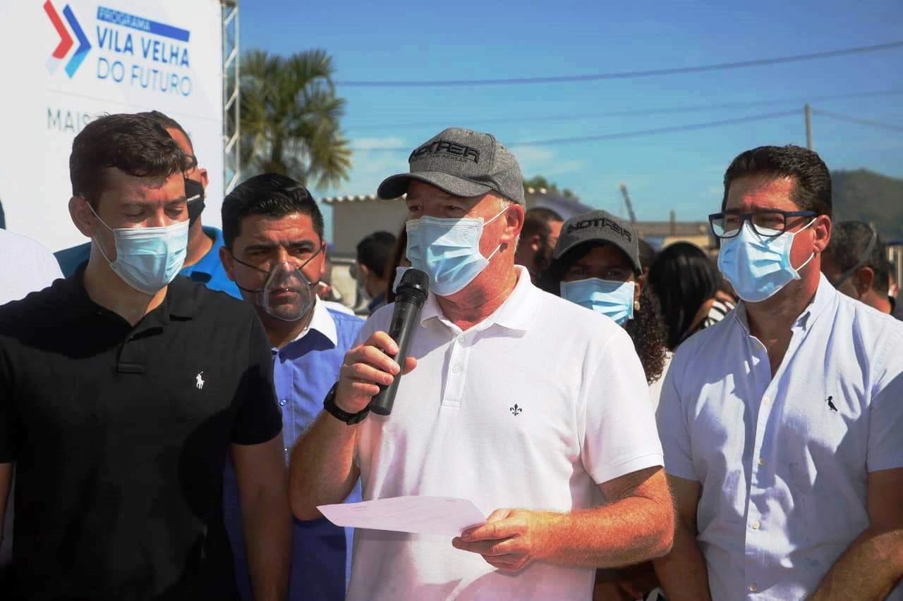 Casagrande anuncia investimentos em infraestrutura urbana e doa armas de fogo para Guarda Municipal de Vila Velha