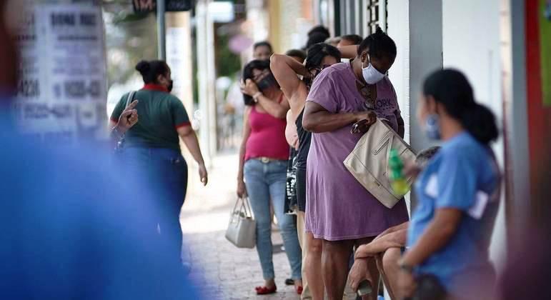 Brasil registra 1.555 mortes por covid e 69.609 novos casos em 24 horas