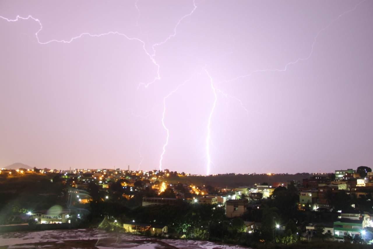 Institutos mantém avisos de chuva intensa e tempestade com granizo para todo o ES