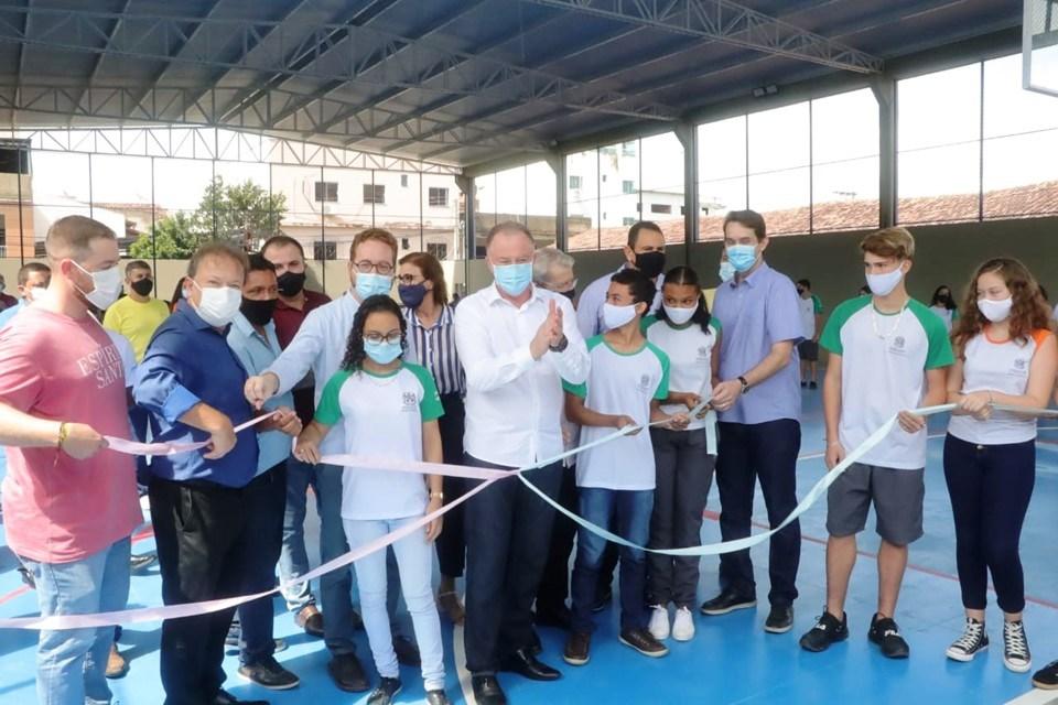 Casagrande inaugura obra em escola e anuncia mais investimentos para Colatina