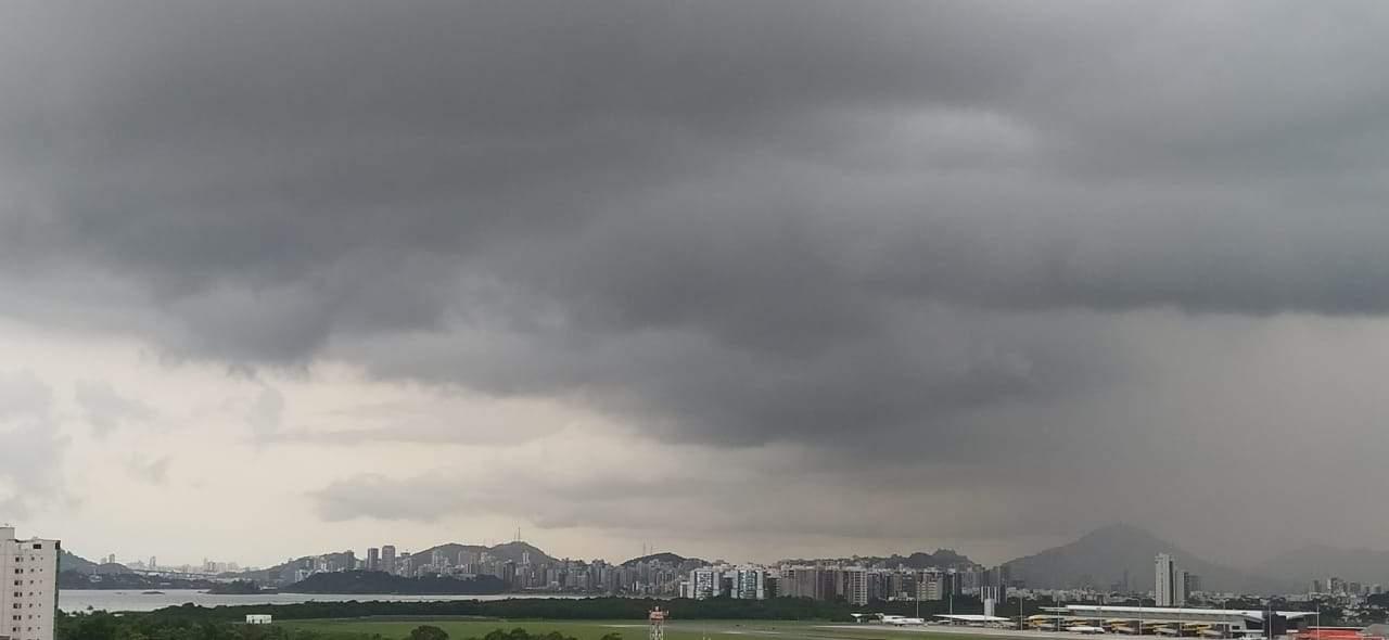 Instituto emite aviso de chuva forte para 12 cidades do ES. Saiba como fica o tempo!