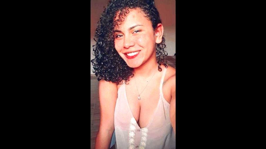 Jovem é morta por ex-namorado após recusar pedido de volta e buquê de flores