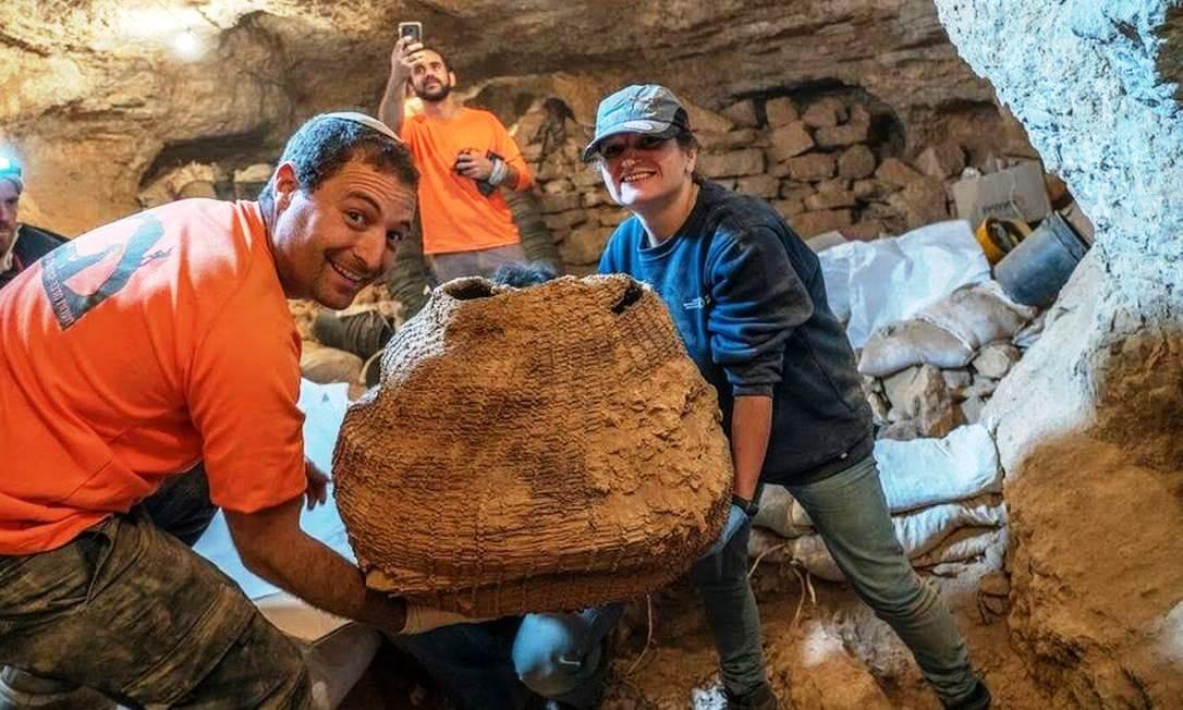 Arqueólogos descobrem novos 'pergaminhos do Mar Morto' pela primeira vez em 60 anos