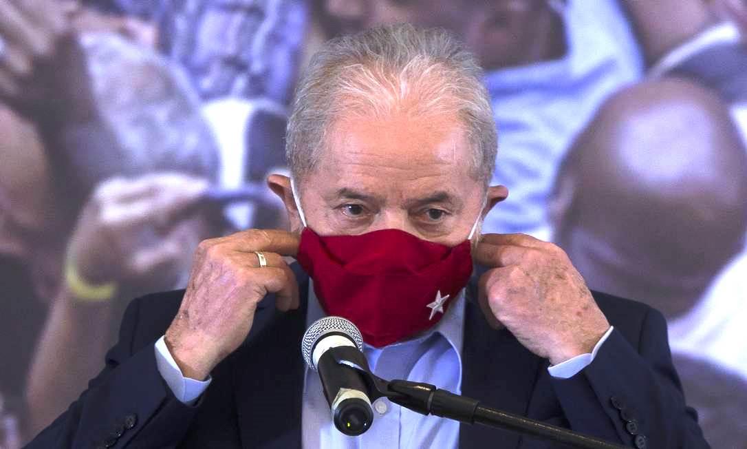 Juiz da Lava-Jato envia processos de Lula para o DF, mas mantém bloqueio de bens de petista