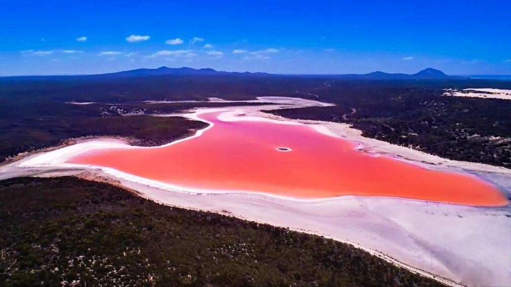 Fotógrafa flagra 'redemoinho' gigante e perigoso no mar da Austrália