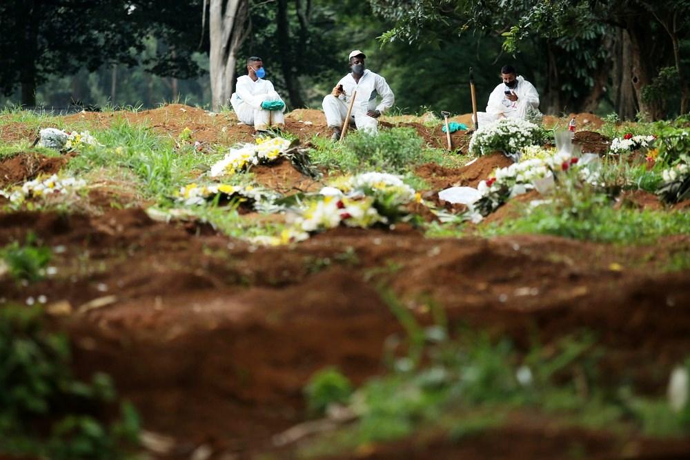 Fabricantes de caixões citam risco de faltar matéria prima