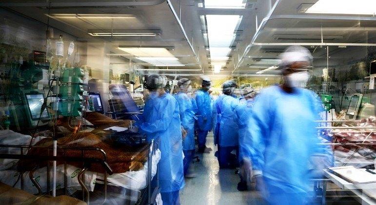 Brasil tem 1.290 mortes neste domingo; total chega a 294 mil