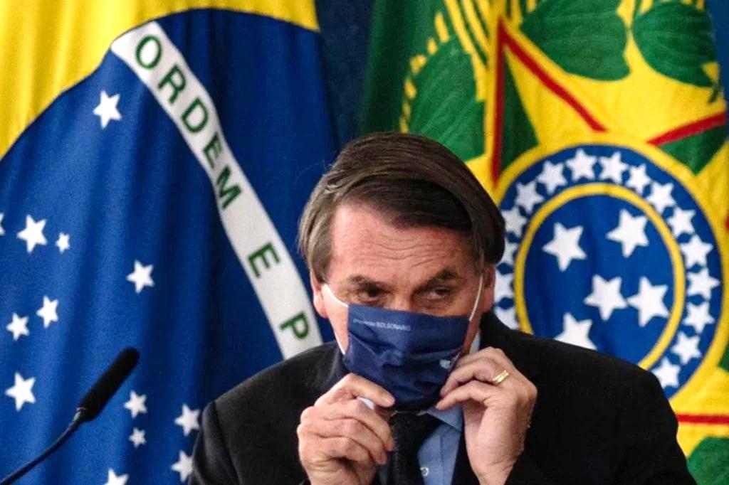 Após recorde de mortes, Bolsonaro anuncia comitê de crise contra Covid