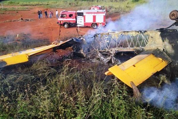 Piloto morre carbonizado após avião cair e pegar fogo em Goiás