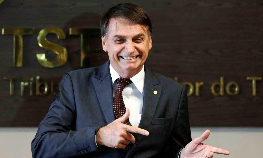 Bolsonaro oficializa reforma ministerial com seis mudanças