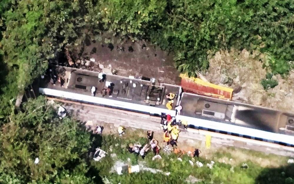 Trem descarrila em região turística de Taiwan e deixa pelo menos 48 mortos